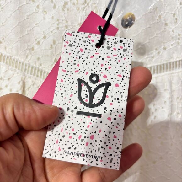 NWT Andree by Unit Peplum Top Womens Medium White Sleeveless Eyelet Embroidered - Picture 7 of 9